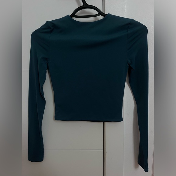 aritzia contour crew long sleeve - Picture 2 of 3